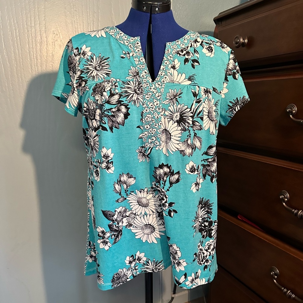 Lee women’s short sleeve Aqua floral polyester top, L
